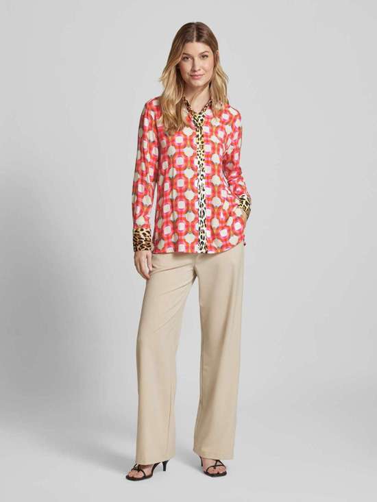 Блузка прямого кроя из вискозы с отложным воротником