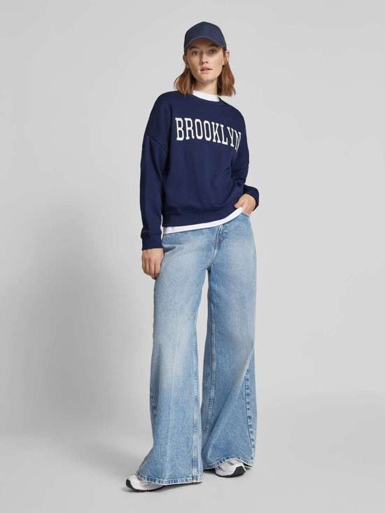 Толстовка оверсайз с принтом спереди SASIE