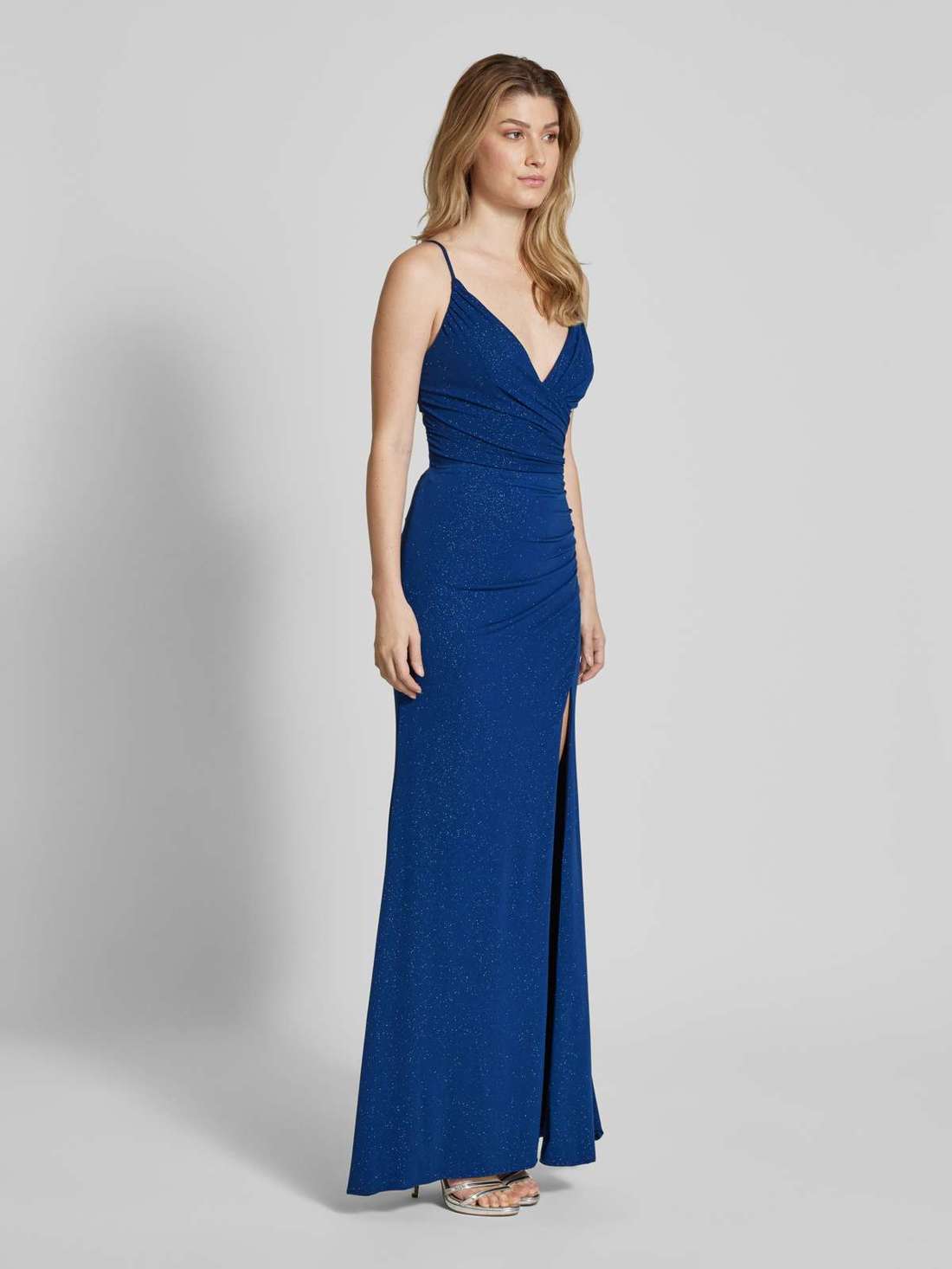 Вечернее платье с разрезом