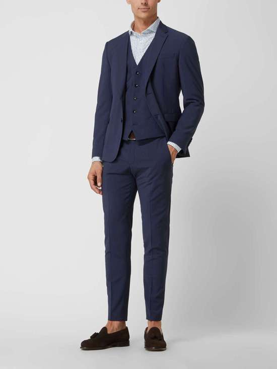 Костюмные брюки с заглаженными складками