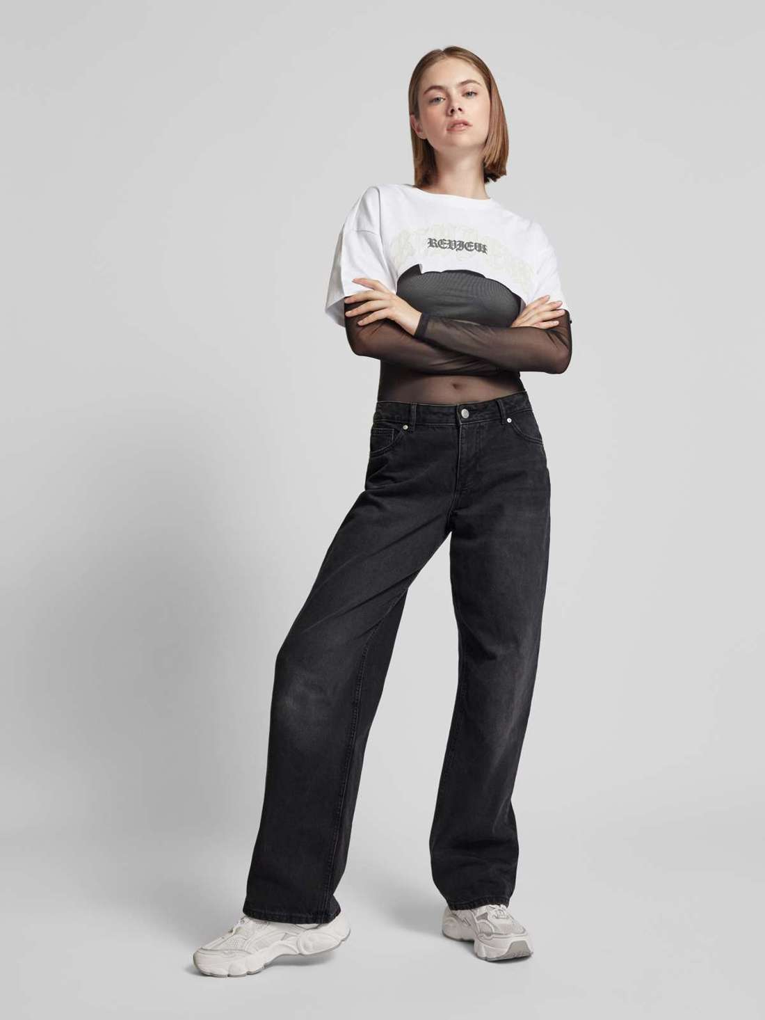 Джинсы прямого кроя с пятью карманами