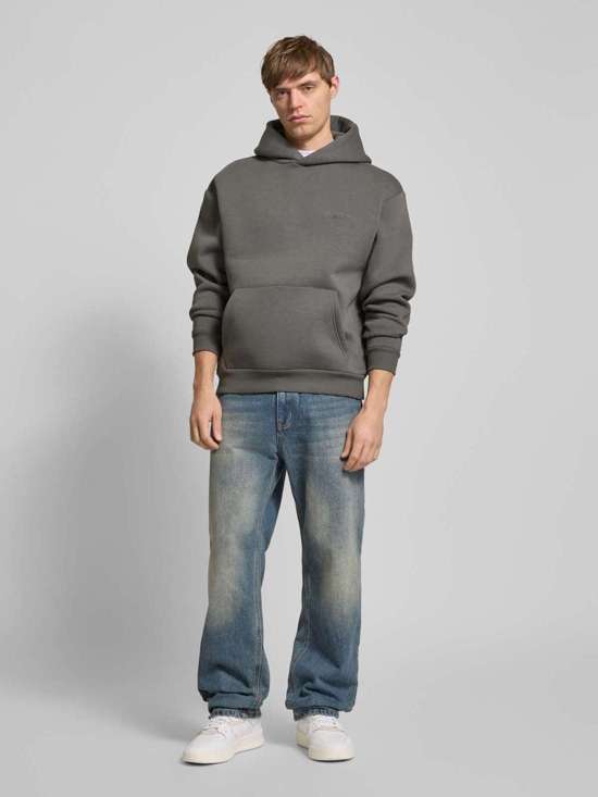 Толстовка с принтом этикетки