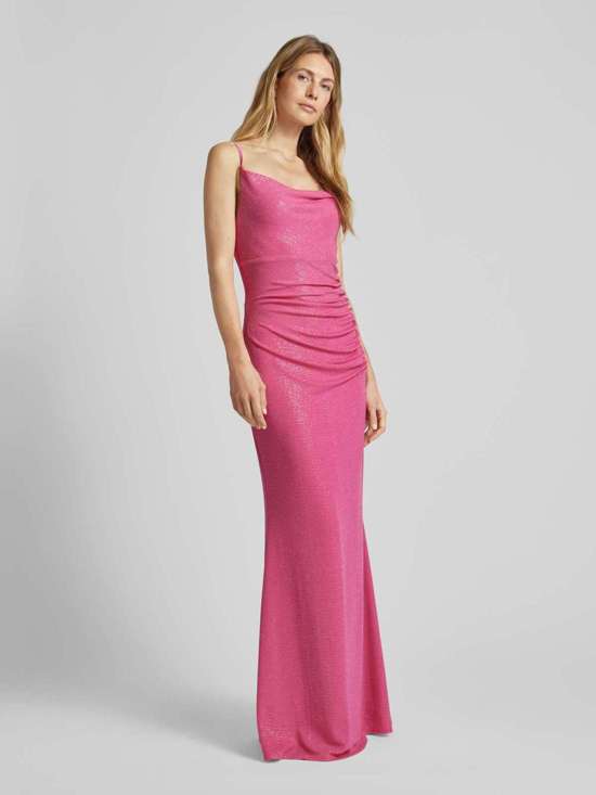 Вечернее платье блестящего дизайна