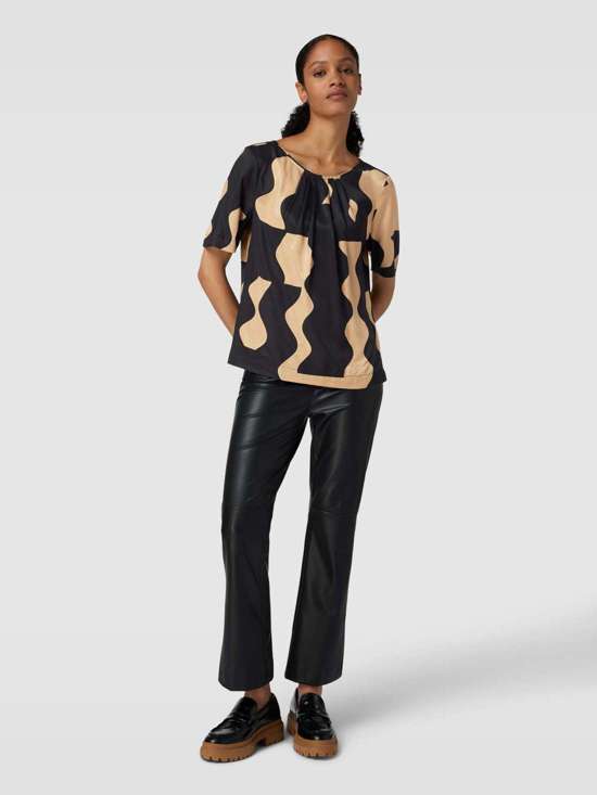 Блузка-рубашка из вискозы со сплошным узором