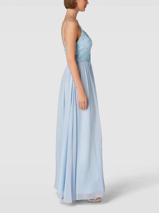 Вечернее платье с пайетками и декоративными бусинами