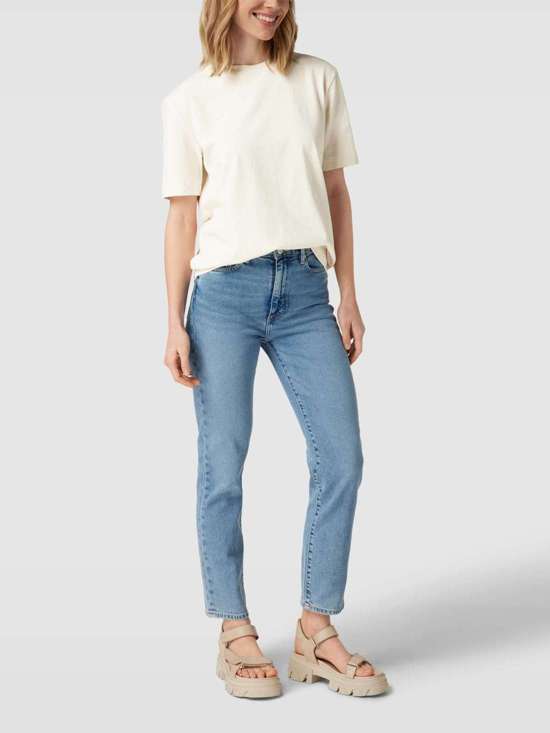 Футболка с вышивкой этикетки TARJAA