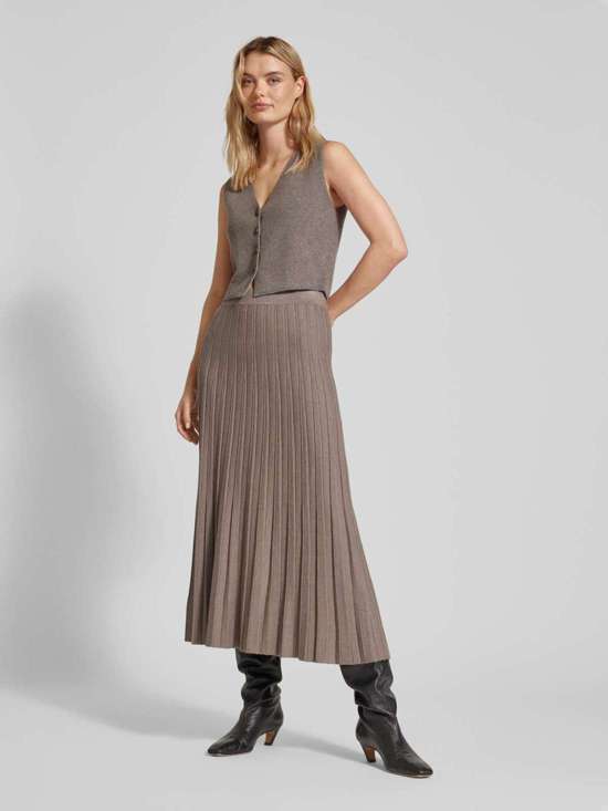 Вязаный жилет