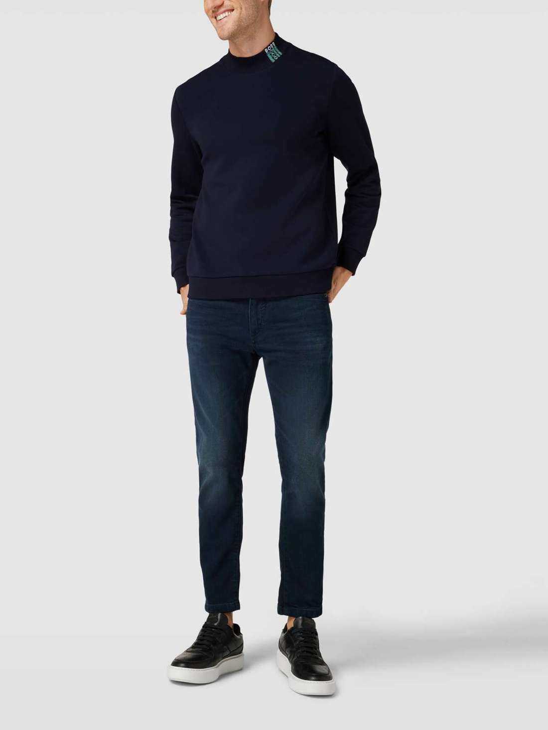 Джинсы с нашивкой-лейблом WEST