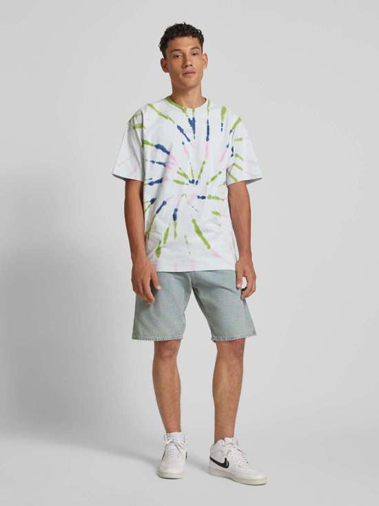 Футболка с вышивкой этикетки Premium B