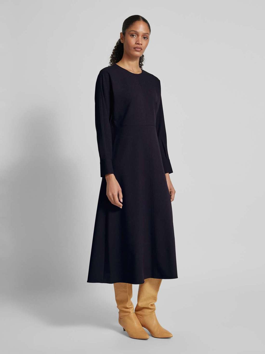 Платье миди с разделительным швом