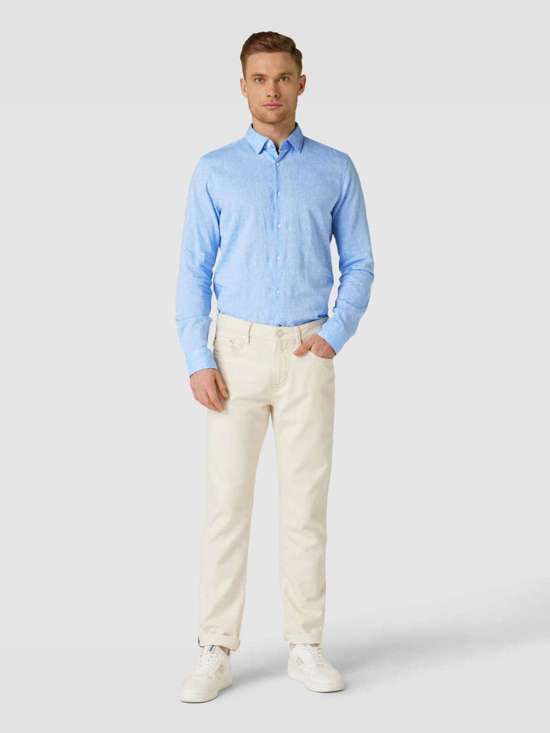 Деловая рубашка приталенного кроя с воротником «Кент»