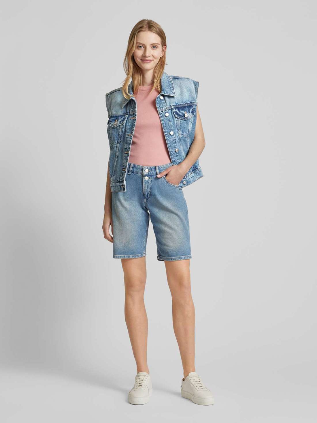 Джинсовые шорты стандартного кроя с пятью карманами, модель «CHRIS»