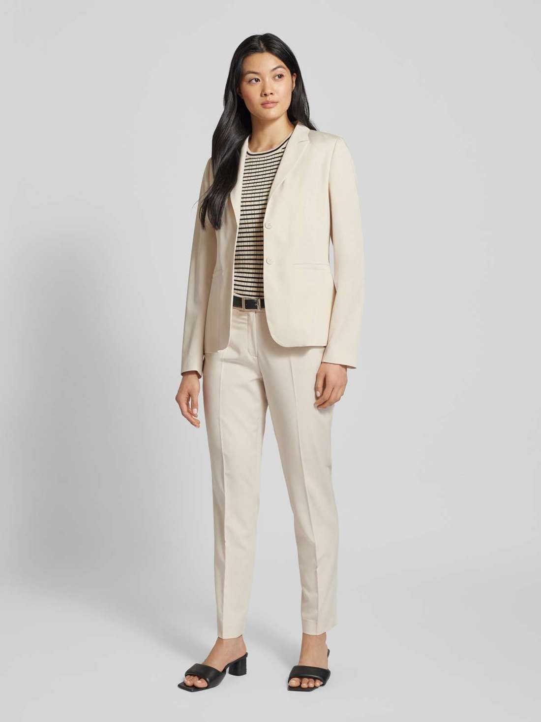 Брюки узкого кроя с зажатыми складками