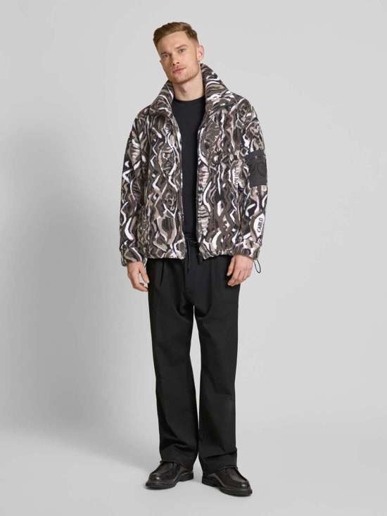 Флисовая куртка оверсайз с пришитой этикеткой