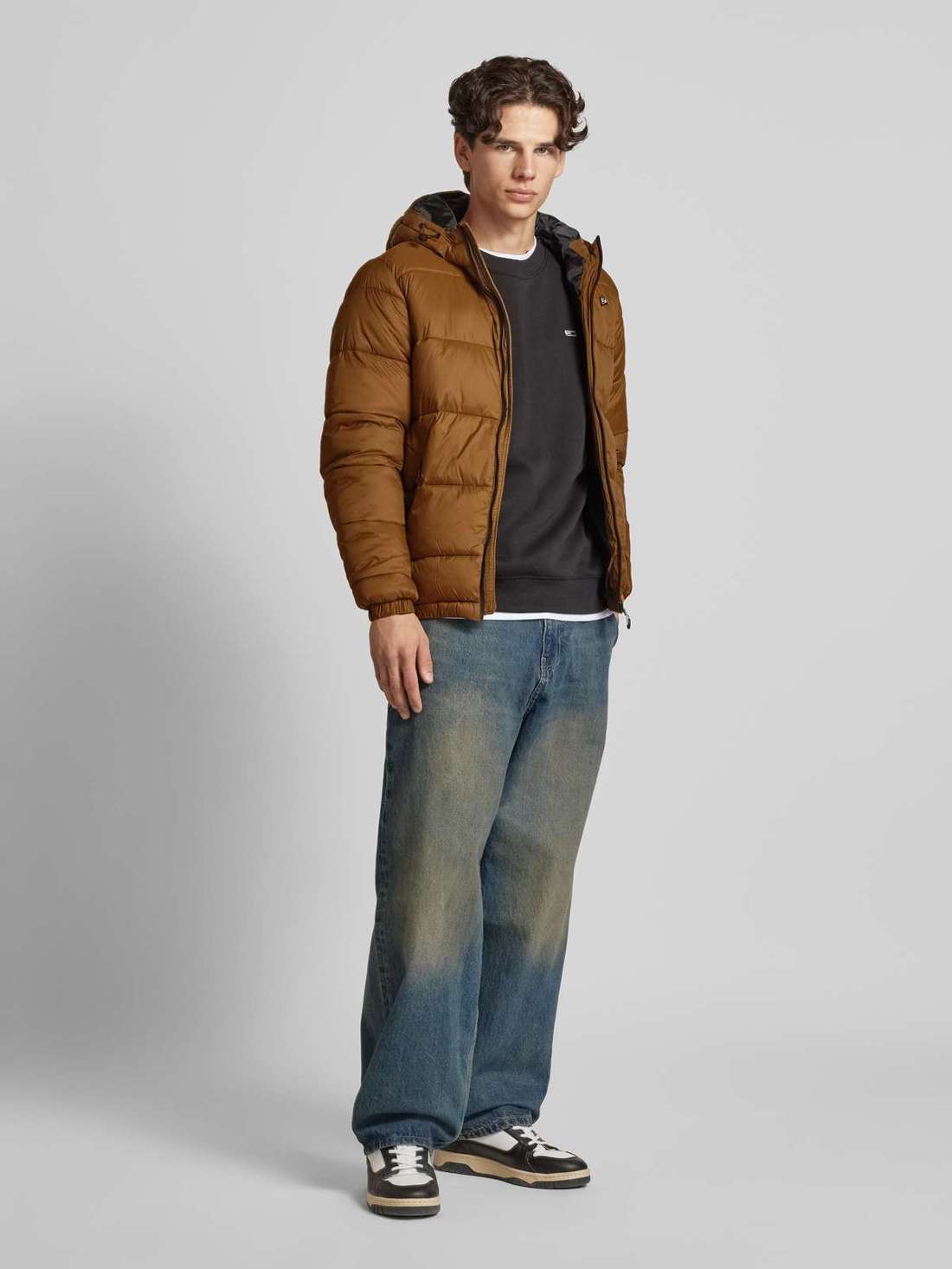 Стеганая куртка с капюшоном