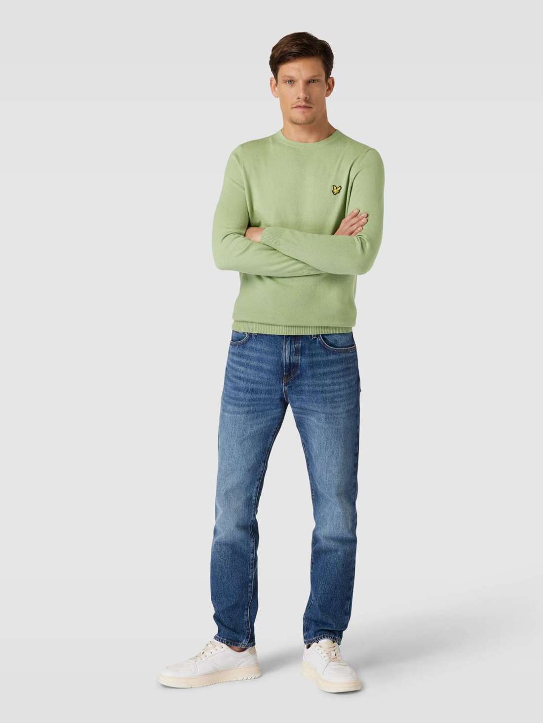 Вязаный свитер с мотивной нашивкой