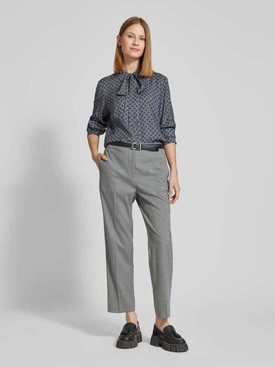 Брюки узкого кроя с зажатыми складками