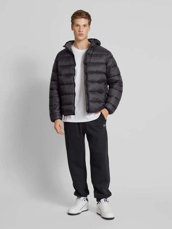 Стеганая куртка с принтом этикетки