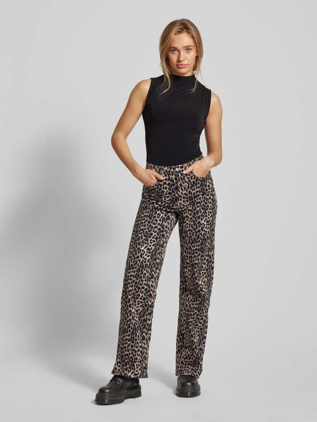 Топ с воротником стойкой