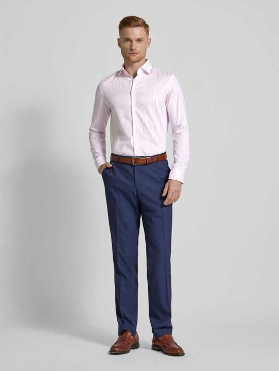 Деловая рубашка приталенного кроя с воротником «Кент»