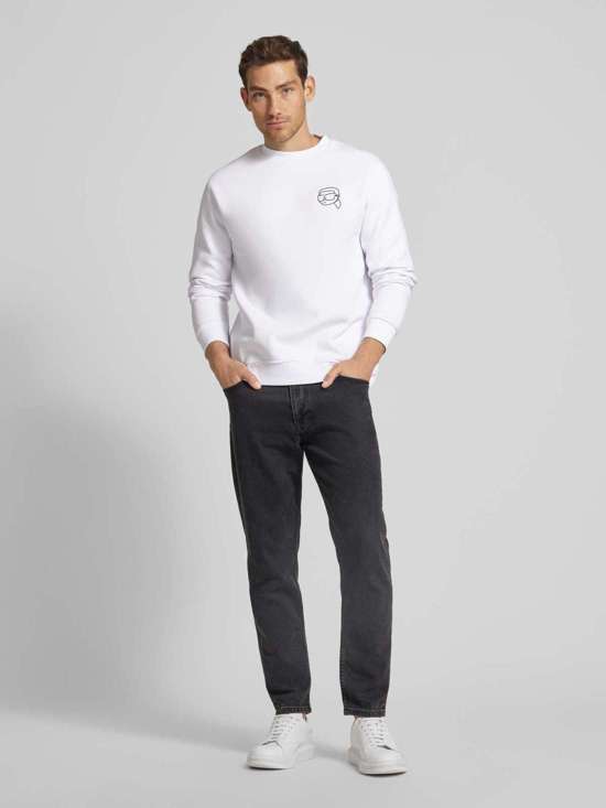 Толстовка с мотивным принтом