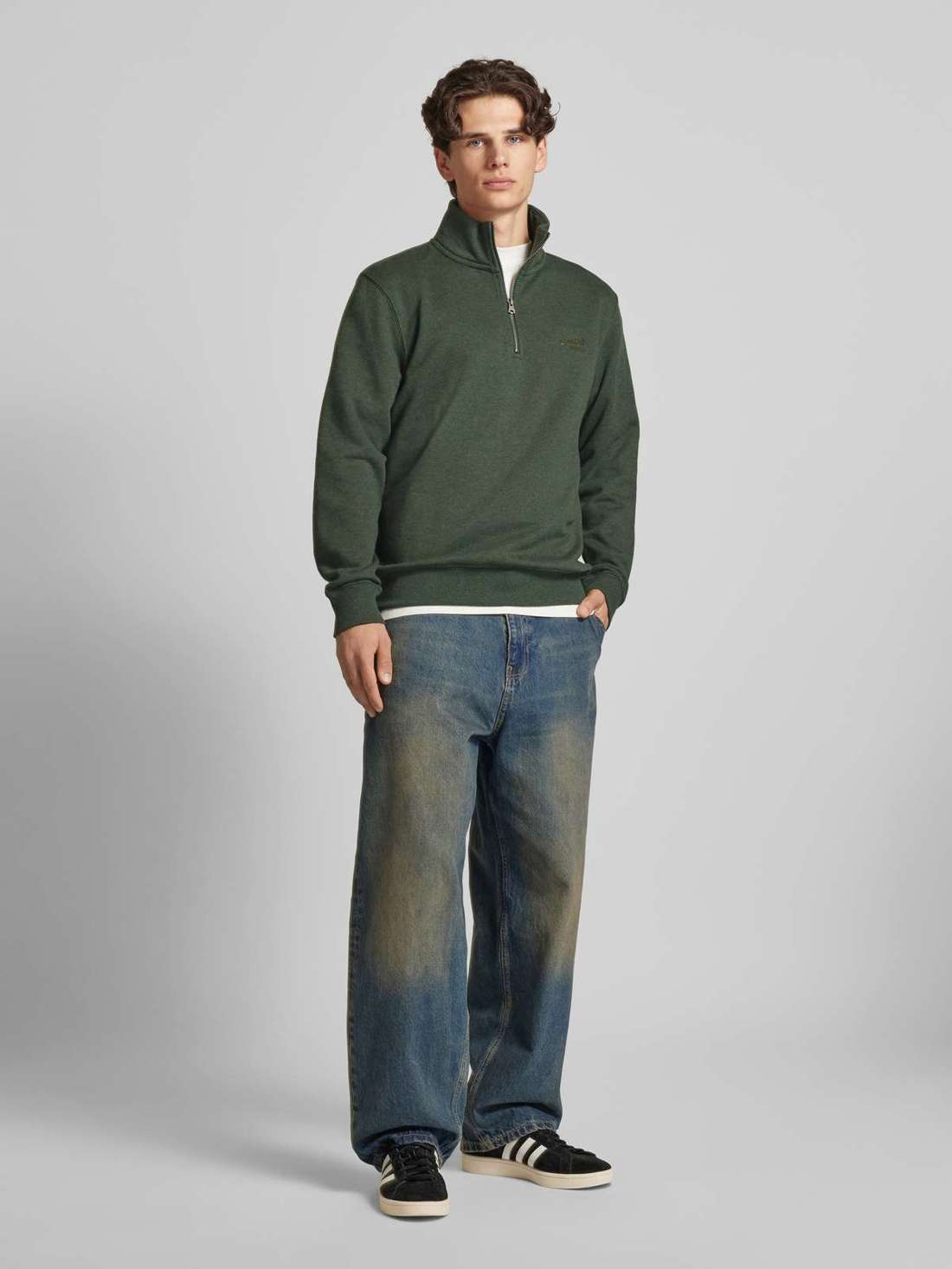 Тройер с пришивкой этикеток Essential