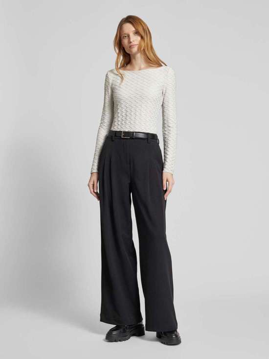 Лонгслив с вырезом «лодочка»