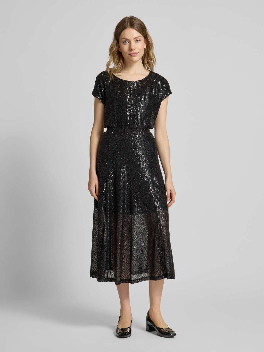 Блузка-рубашка с отделкой пайетками