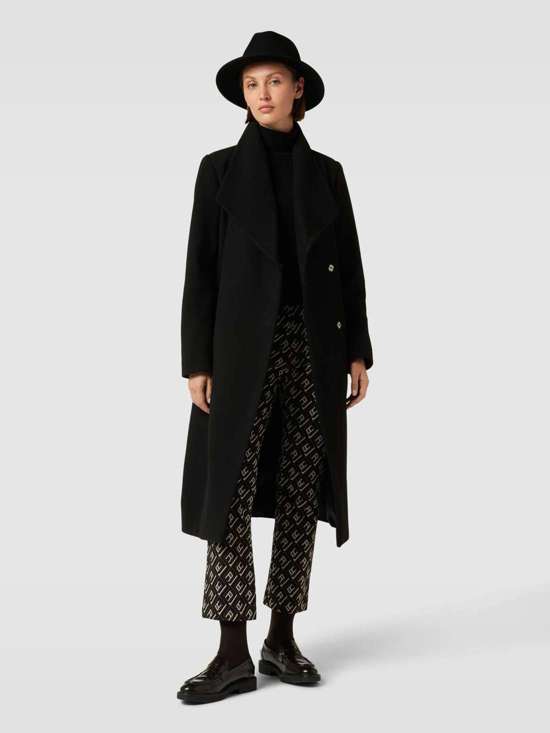 Пальто с поясом