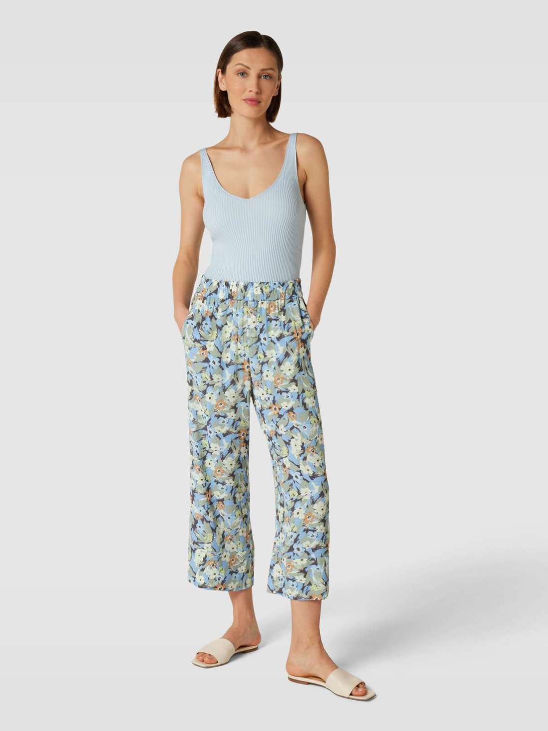 Брюки с цветочным узором по всей поверхности