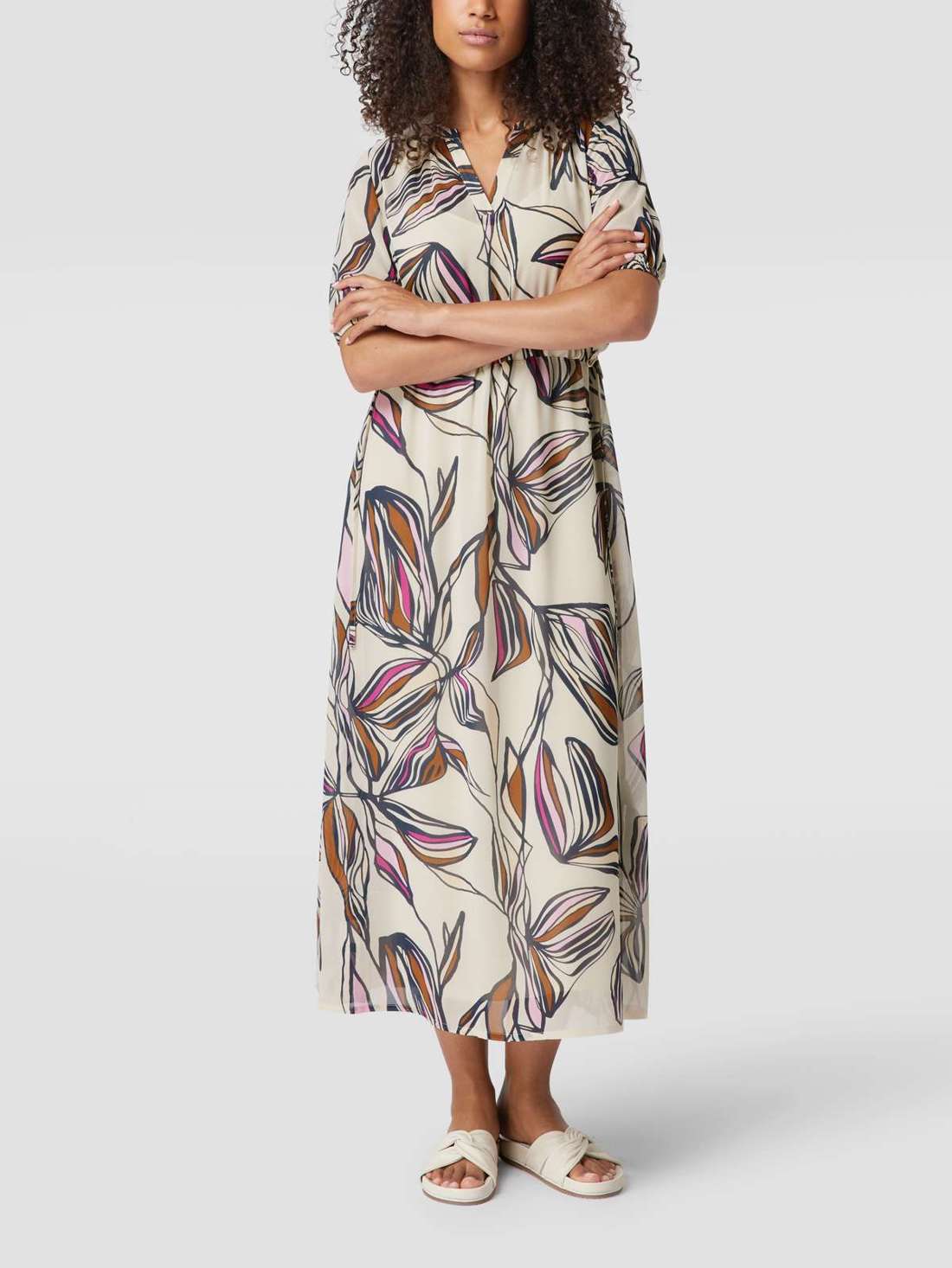 Платье макси свободного кроя с кулиской на талии и рукавами-буфами