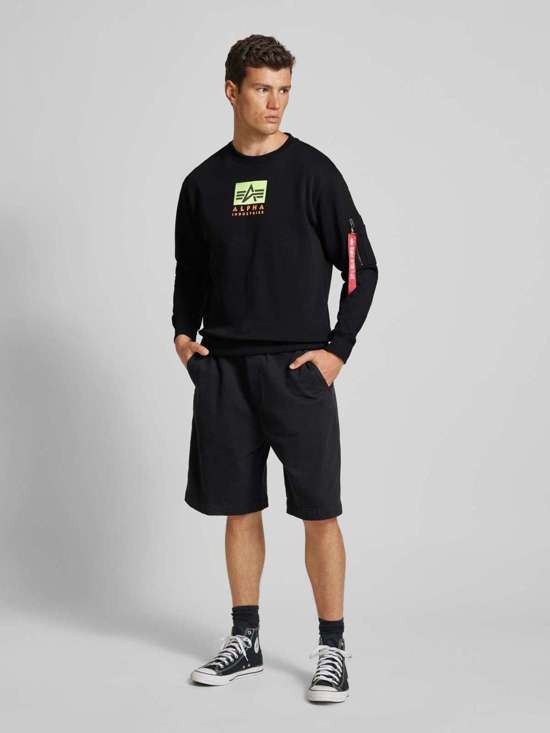 Толстовка с круглым вырезом