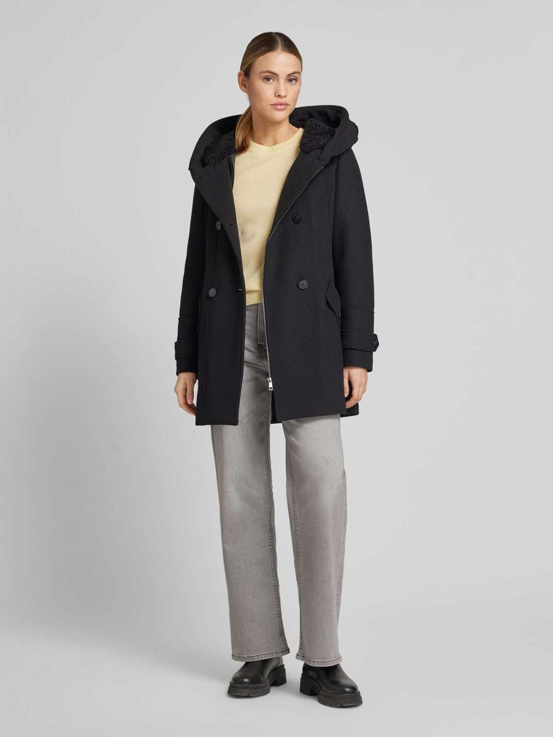 Шерстяное пальто стандартного кроя с содержанием шерсти и плюшевой подкладкой