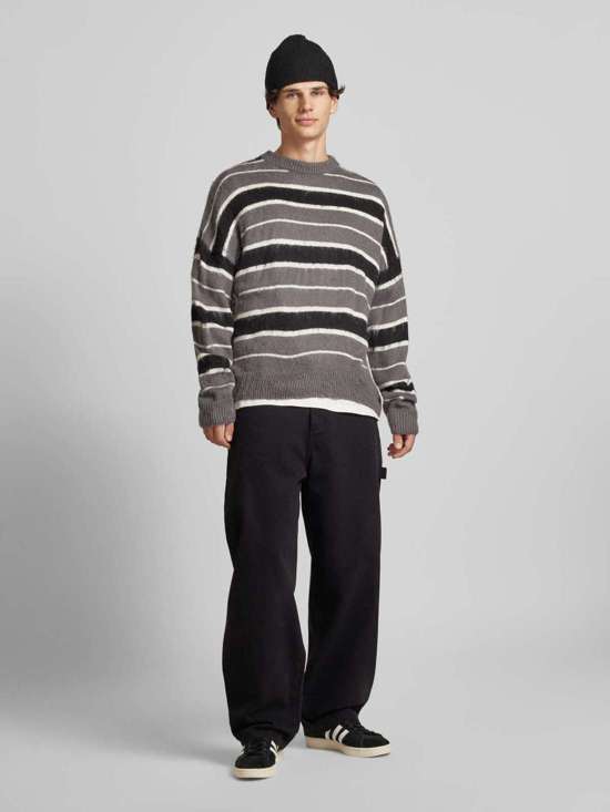 Брюки прямого кроя с застежкой на пуговицу и молнию