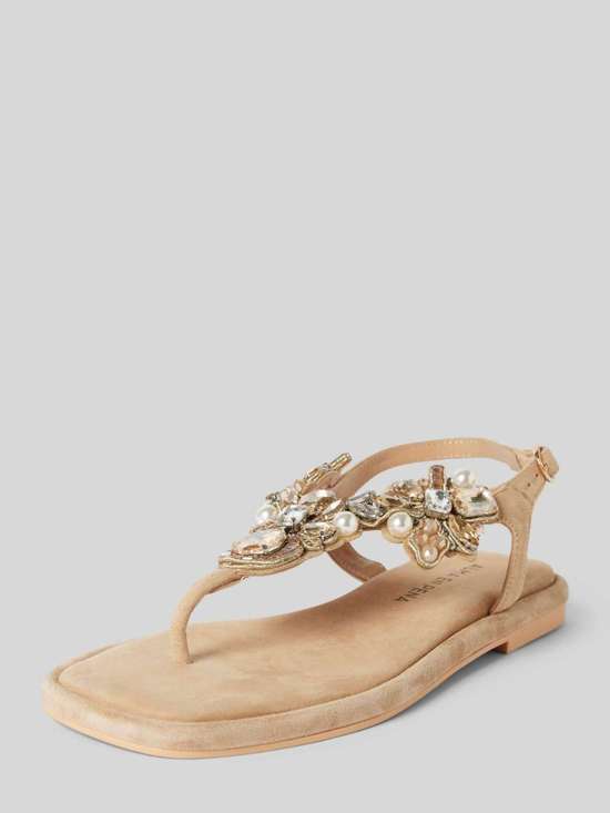 Шлепки ног с отделкой декоративным камнем