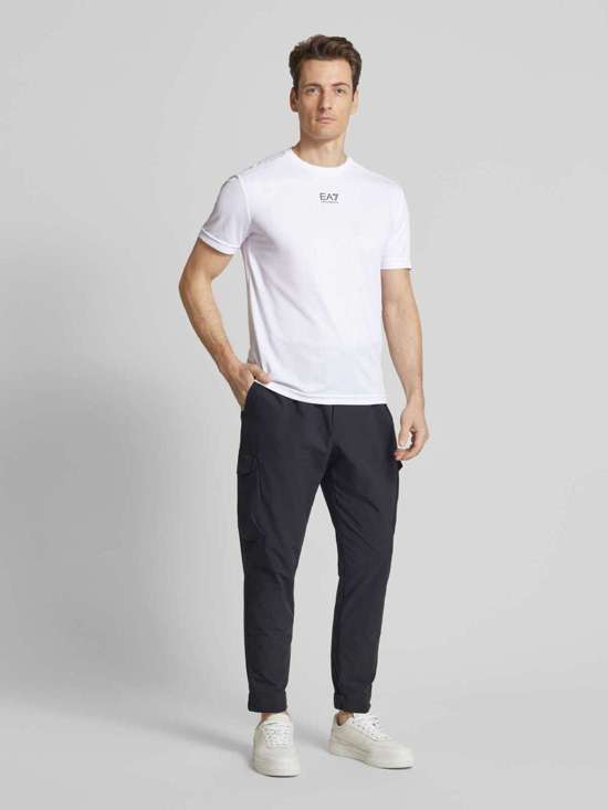 Футболка с принтом этикетки