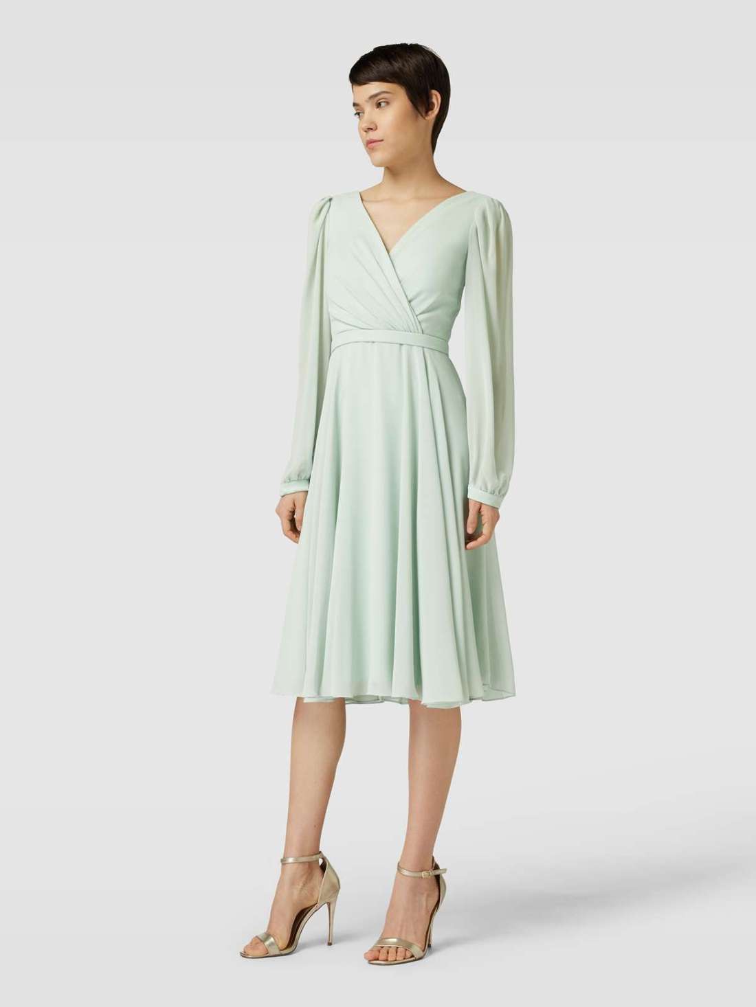 Платье длиной до колена с запахом