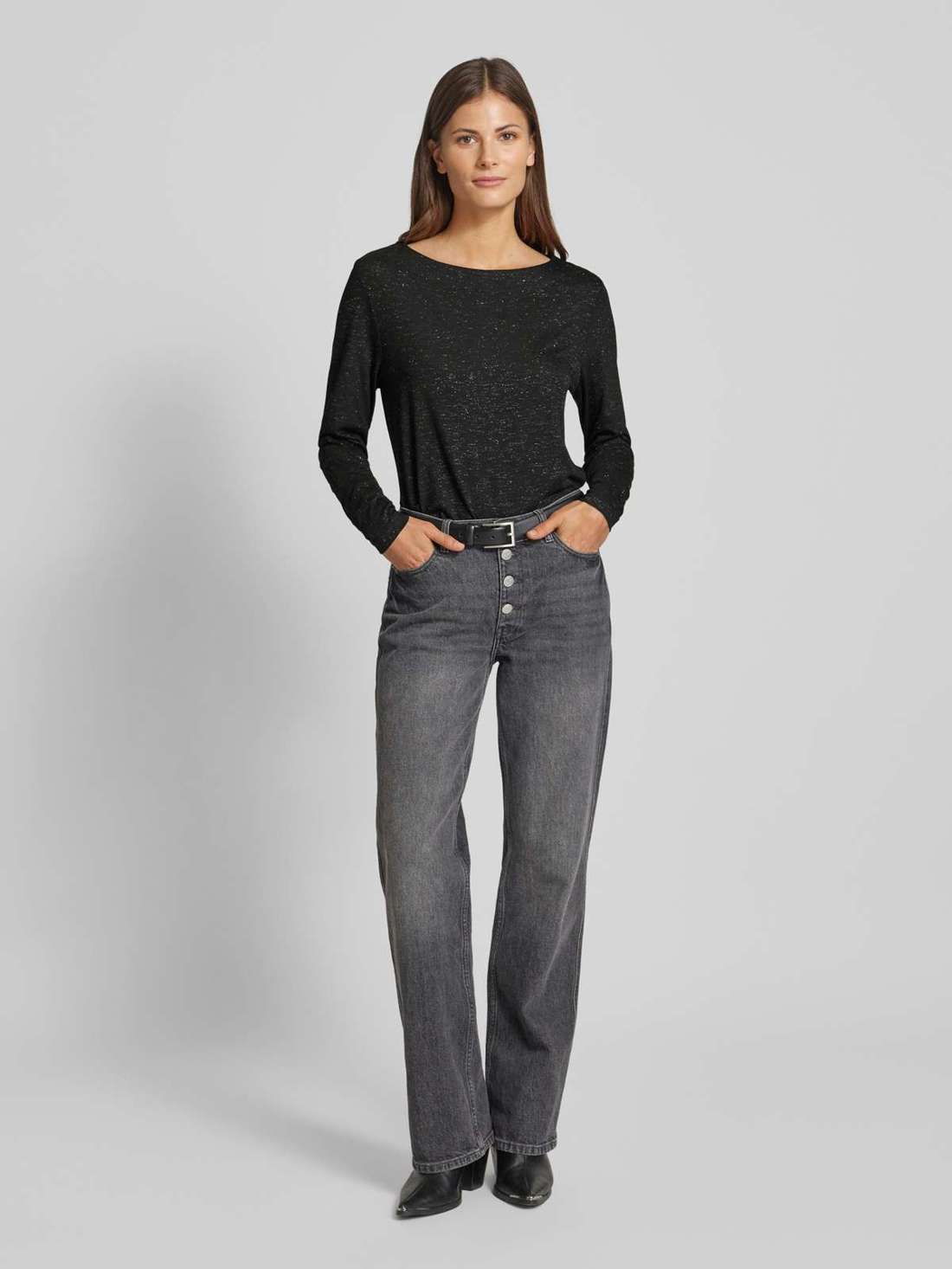 Рубашка стандартного кроя с длинными рукавами, украшенная фантазийной пряжей и вырезом-лодочкой