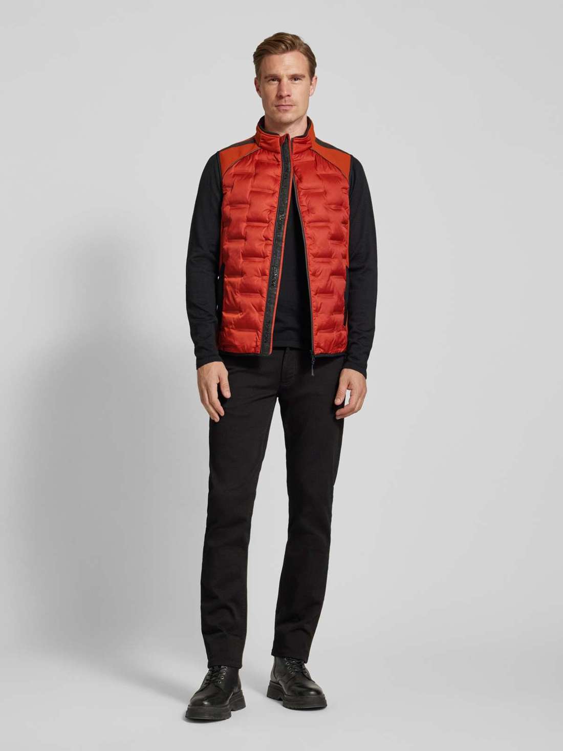 Стеганый жилет с воротником стойкой