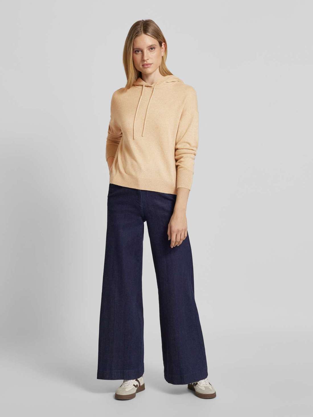 Толстовка с капюшоном