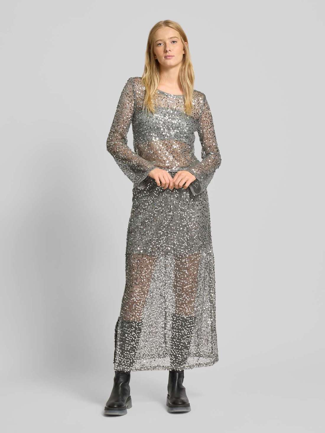 Блузка приталенного кроя с отделкой пайетками PAILA