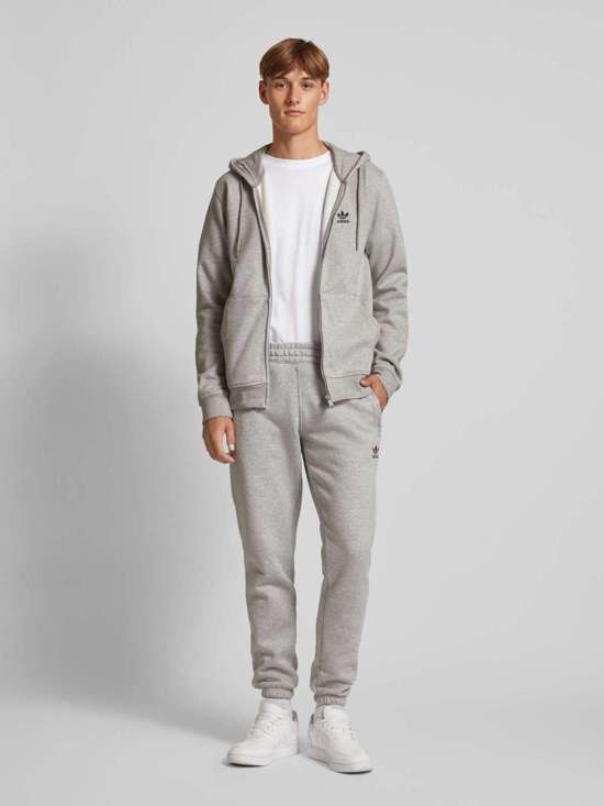 Толстовка с вышивкой этикеток