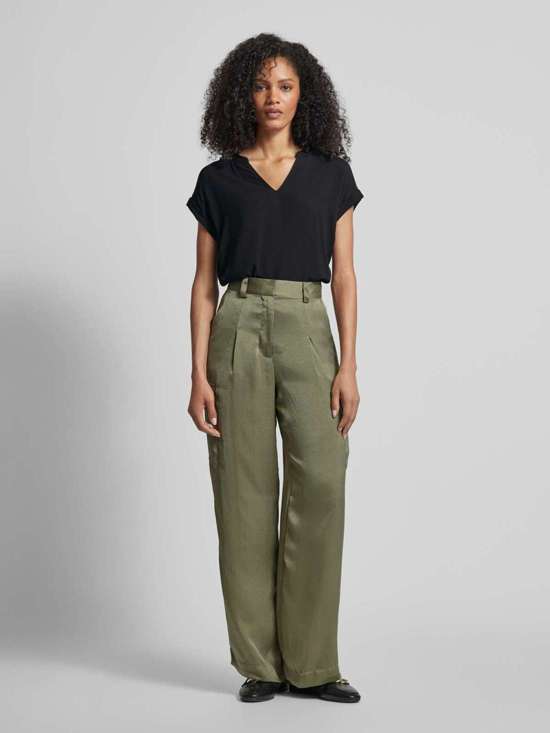 Блузка с V-образным вырезом