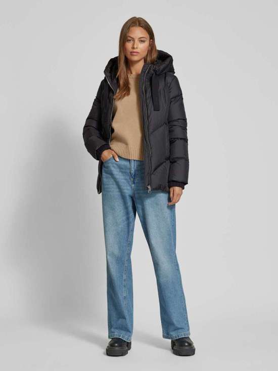 Пуховик фигурного кроя с водоотталкивающей поверхностью