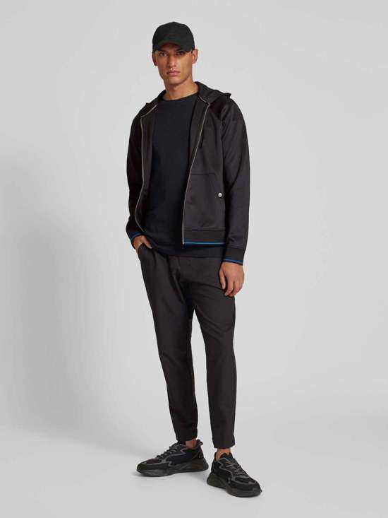 Толстовка с карманами на кнопках