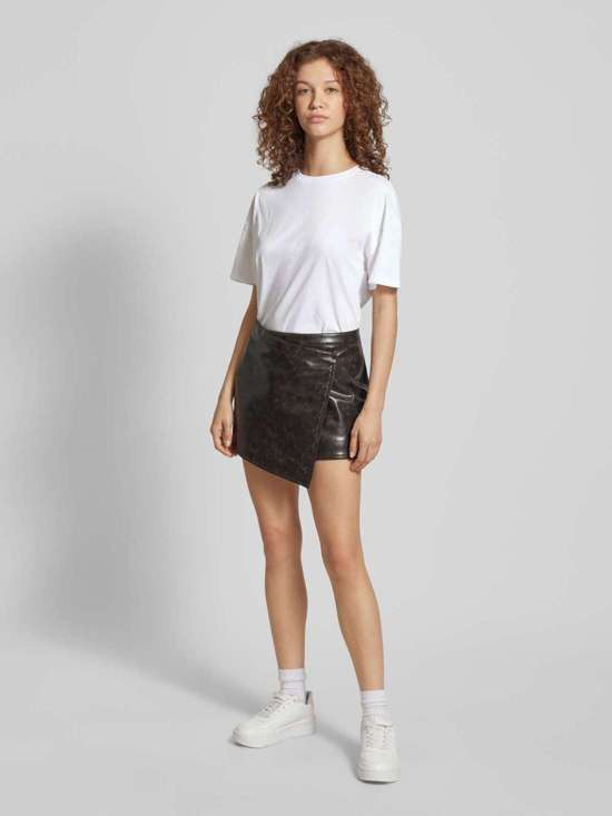 Футболка с круглым вырезом в рубчик