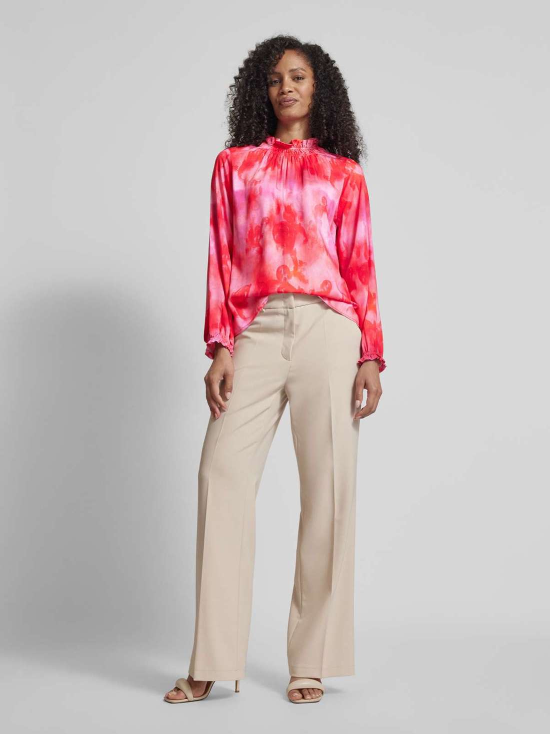 Блузка с рюшами