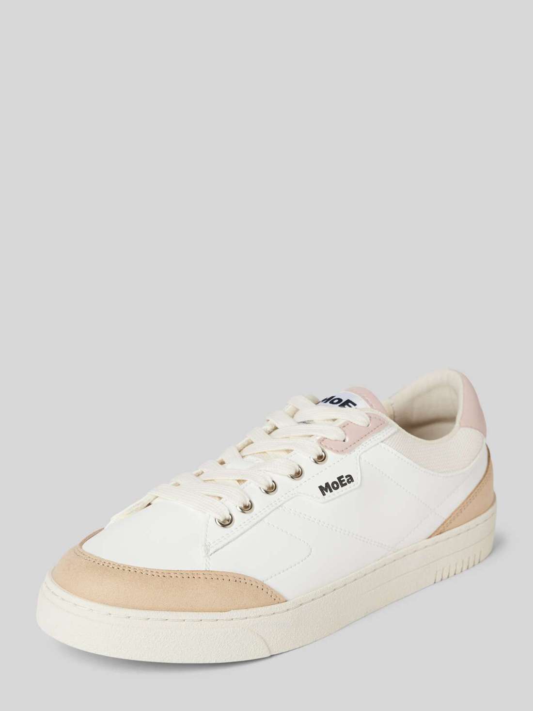 Кроссовки с контрастной отделкой