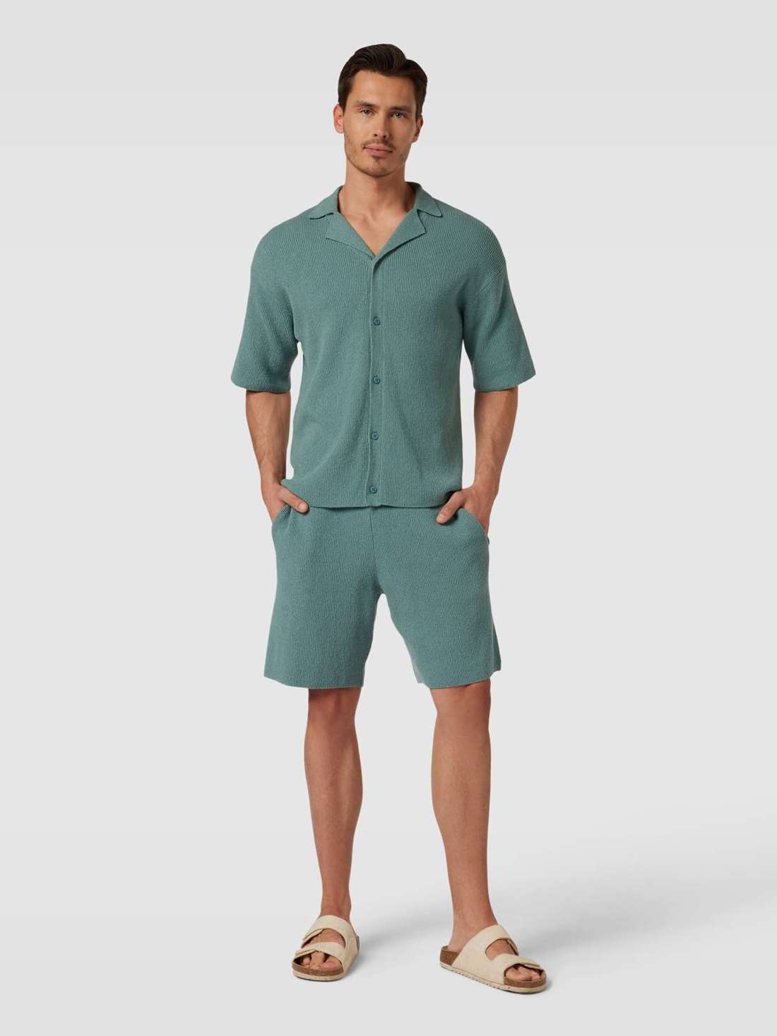 Шорты стандартного кроя с задним карманом