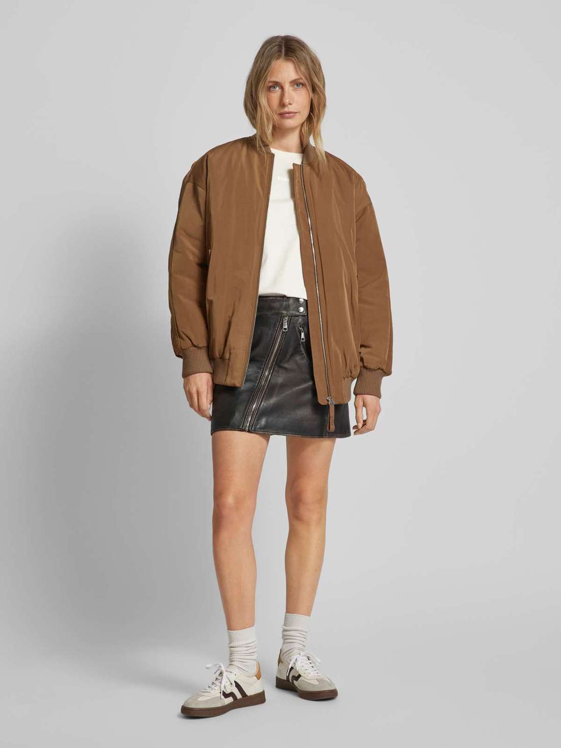 Футболка оверсайз с принтом этикетки Enis